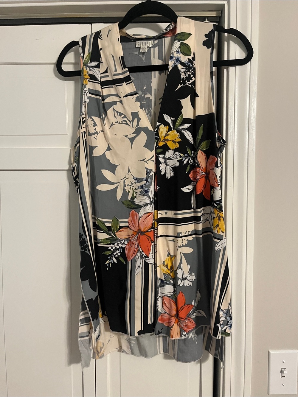 Spense Floral Sleeveless V-Neck Blouse in Black & Cream